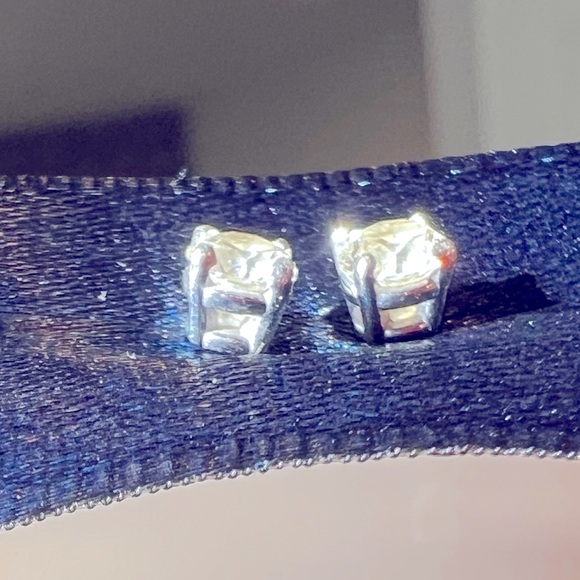 Diamond Stud Earring Pair - 14K White Gold Natural Diamonds J/SI3 TCW .48 - Picture 8 of 11